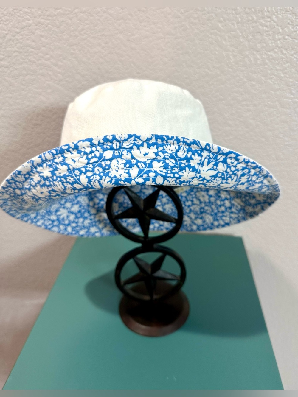Bucket Hat - Reversible - Picture 2 of 4